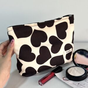Cosmetiquera Corazones Negros